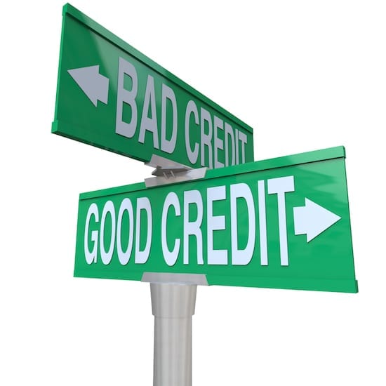 A green two-way street sign pointing to Good Credit and Bad Credit