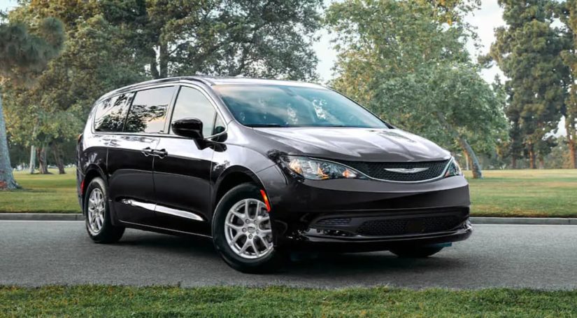 2022 Honda Odyssey vs Chrysler Voyager: Family-Friendly Features to ...