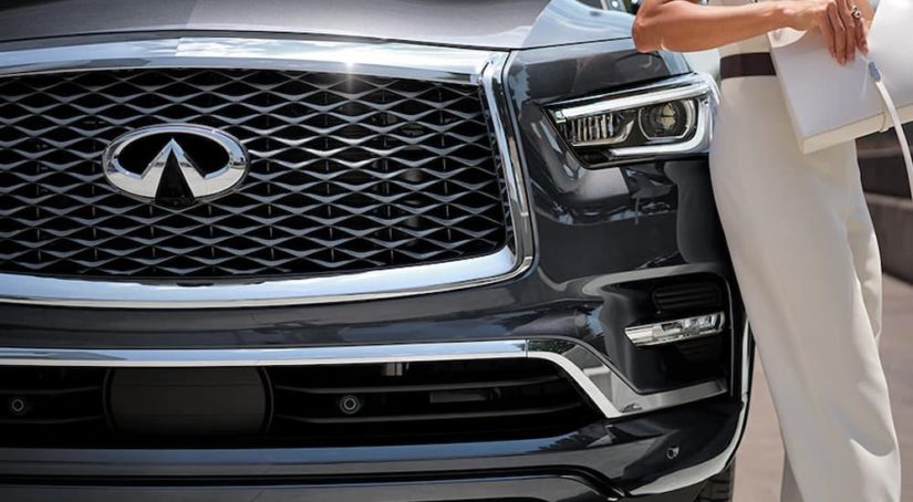 A close up of the grille of a grey 2022 Infiniti QX80 is shown.