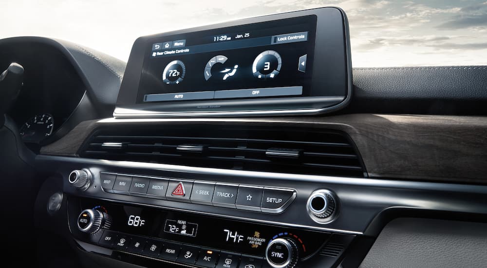 A close up of the dashboard and infotainment of a 2022 Kia Telluride is shown.