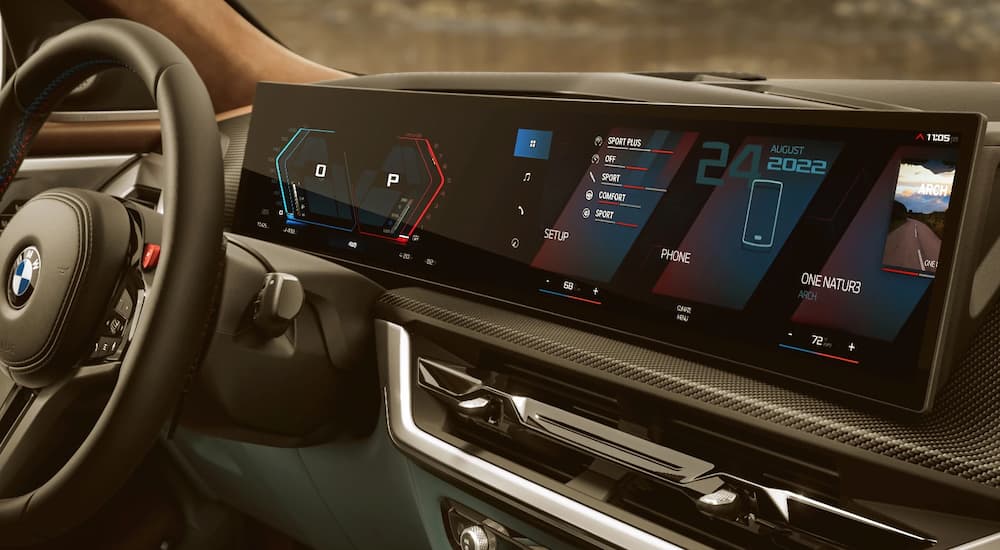 The curved infotainment screen in a 2023 BMW XM is shown.