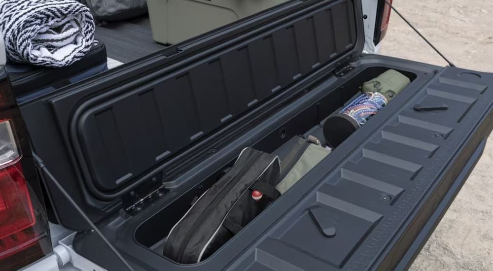 The Canyon MultiStow Tailgate shows the similarities between tailgates when looking at the 2023 Chevy Colorado vs 2023 GMC Canyon comparison. 