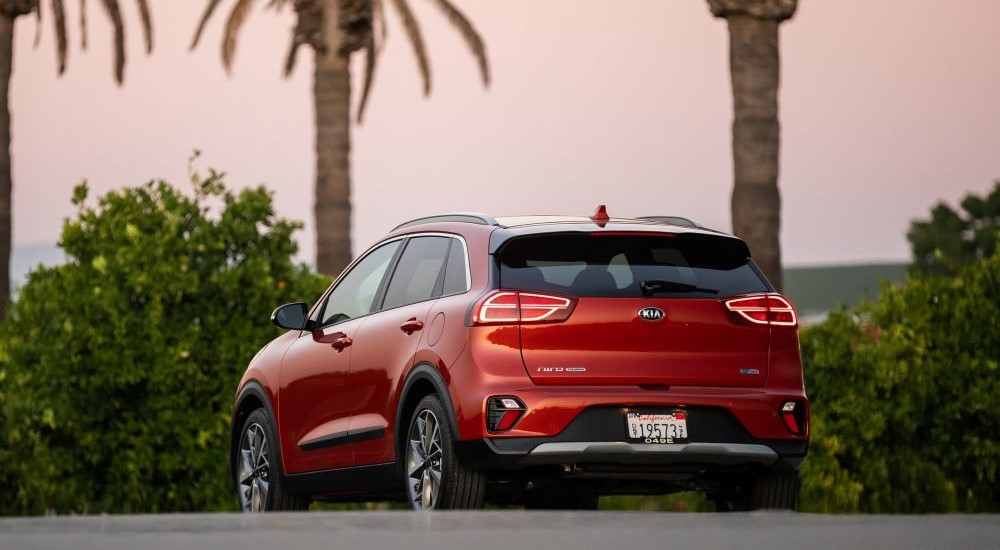A red 2021 Kia Niro is shown from the rear.