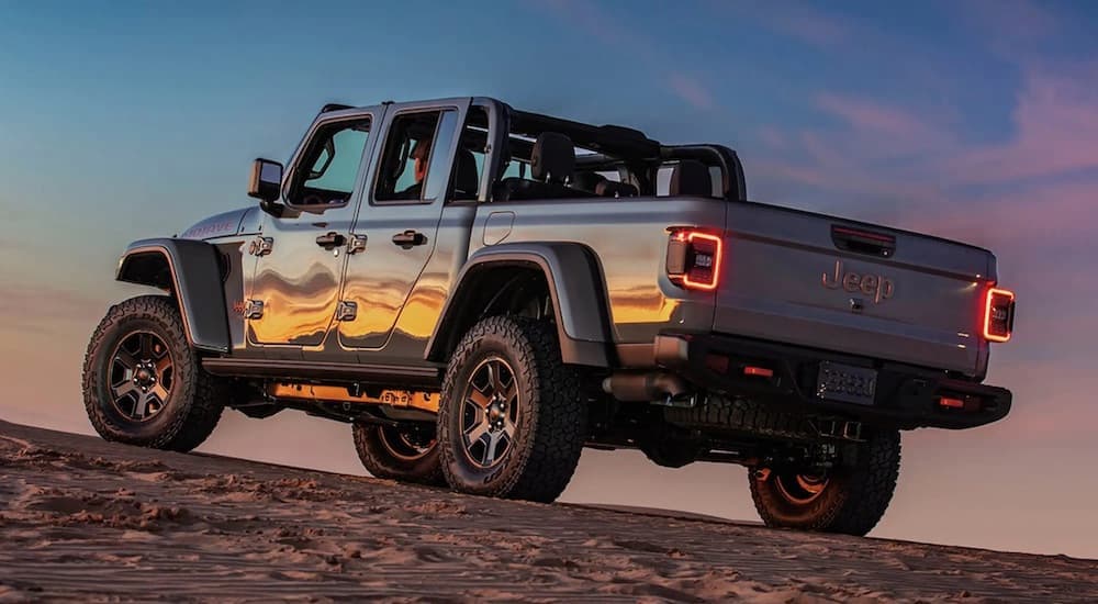 A gray 2024 Jeep Gladiator Mojave is shown parked on a hill.