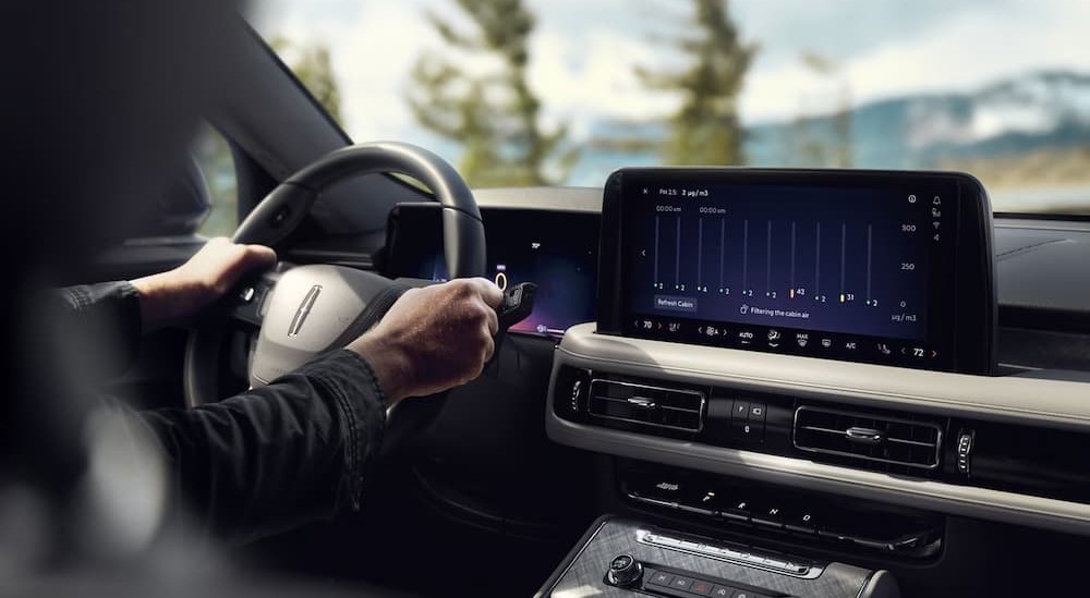 The black and gray dash in a 2025 Lincoln Aviator.